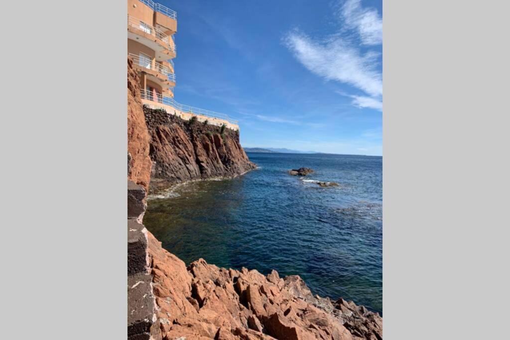 Cap Neree Petit Coin De Paradis Pieds Dans L Eau Saint-Raphaël Esterno foto