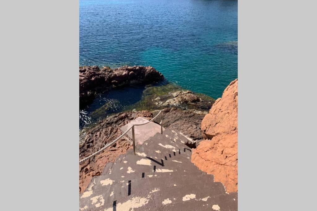 Cap Neree Petit Coin De Paradis Pieds Dans L Eau Saint-Raphaël Esterno foto